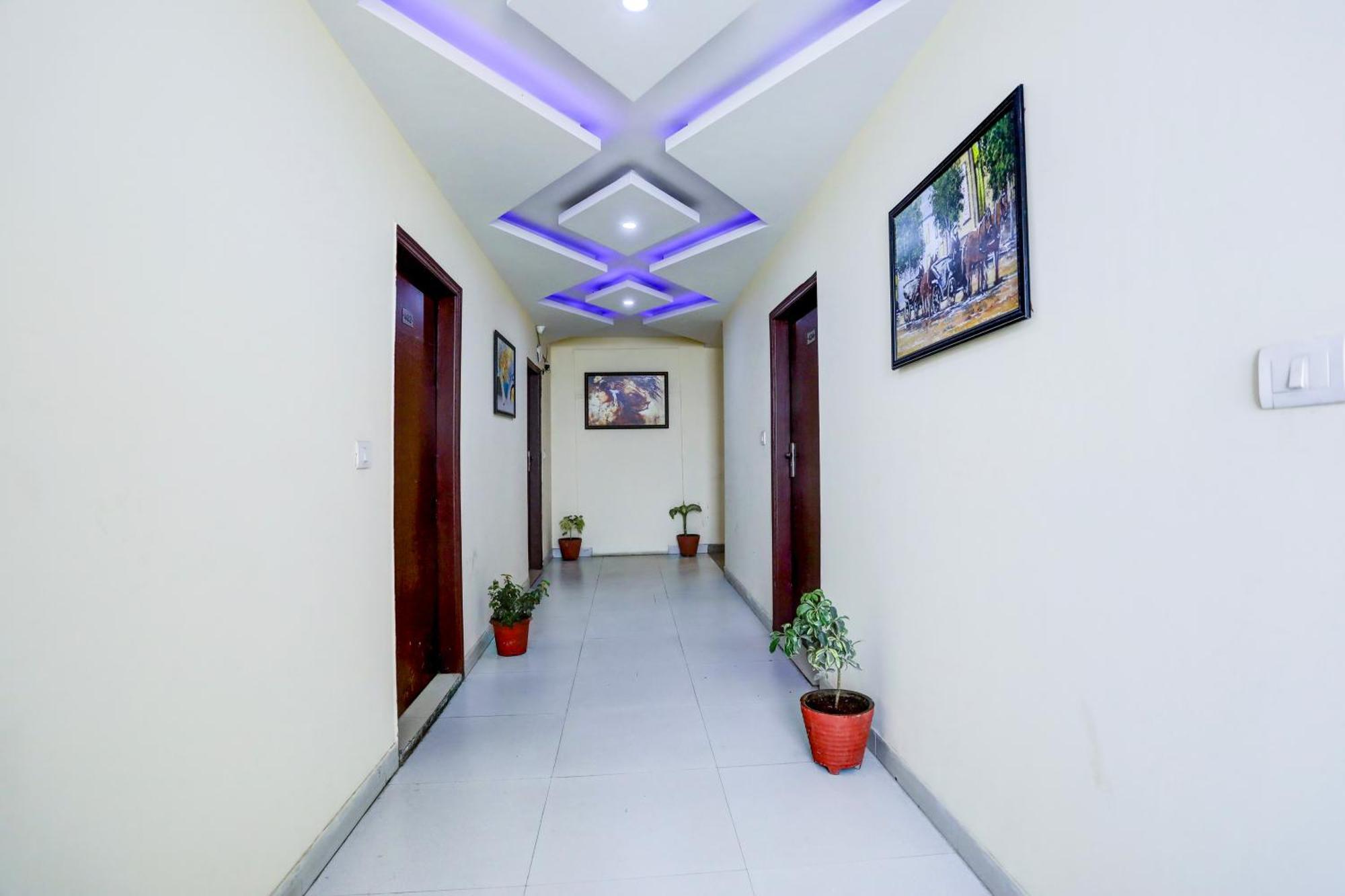 Global Stay Near Delhi Airport Нью-Дели Экстерьер фото