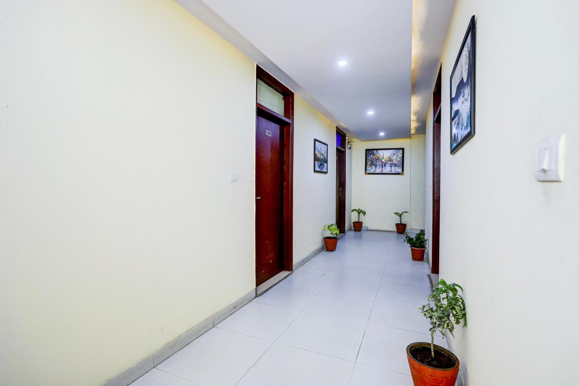 Global Stay Near Delhi Airport Нью-Дели Экстерьер фото