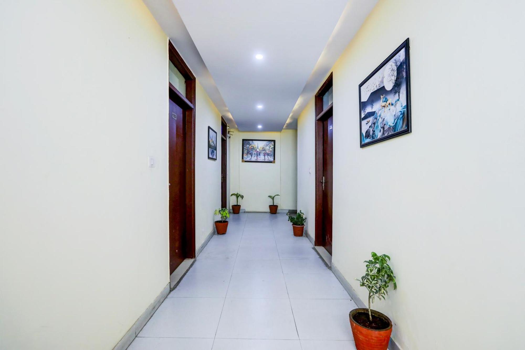 Global Stay Near Delhi Airport Нью-Дели Экстерьер фото