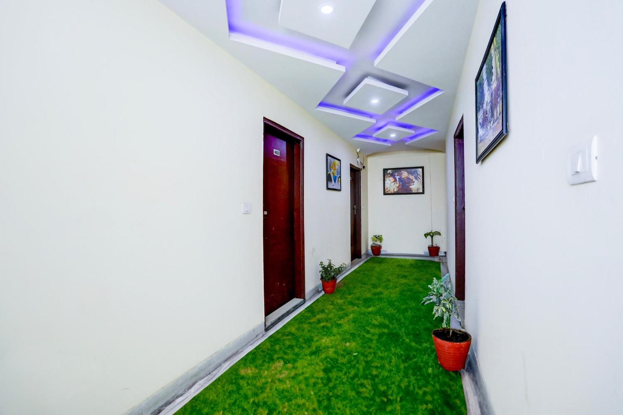 Global Stay Near Delhi Airport Нью-Дели Экстерьер фото